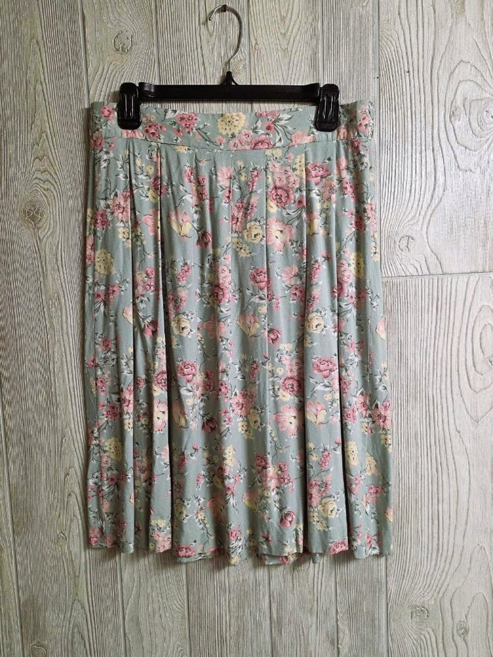🌸 Maggie Lawrence Floral Pleated Skirt